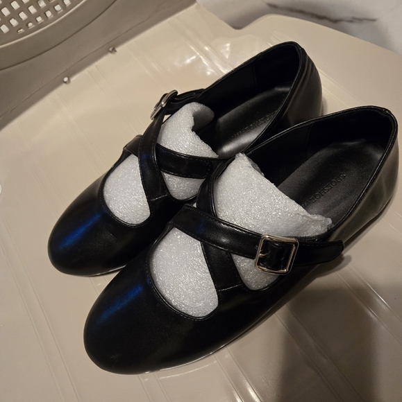 Black cross belted shoes size 8 - Picture 3 of 7